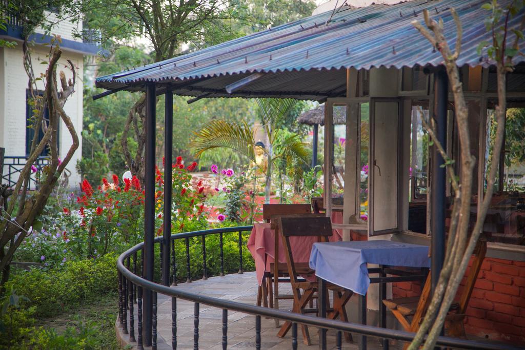 Chitwan Adventure Resort Sauraha Εξωτερικό φωτογραφία