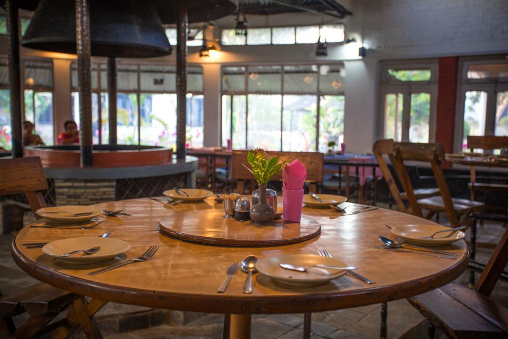 Chitwan Adventure Resort Sauraha Εξωτερικό φωτογραφία