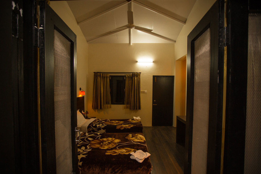 Chitwan Adventure Resort Sauraha Εξωτερικό φωτογραφία