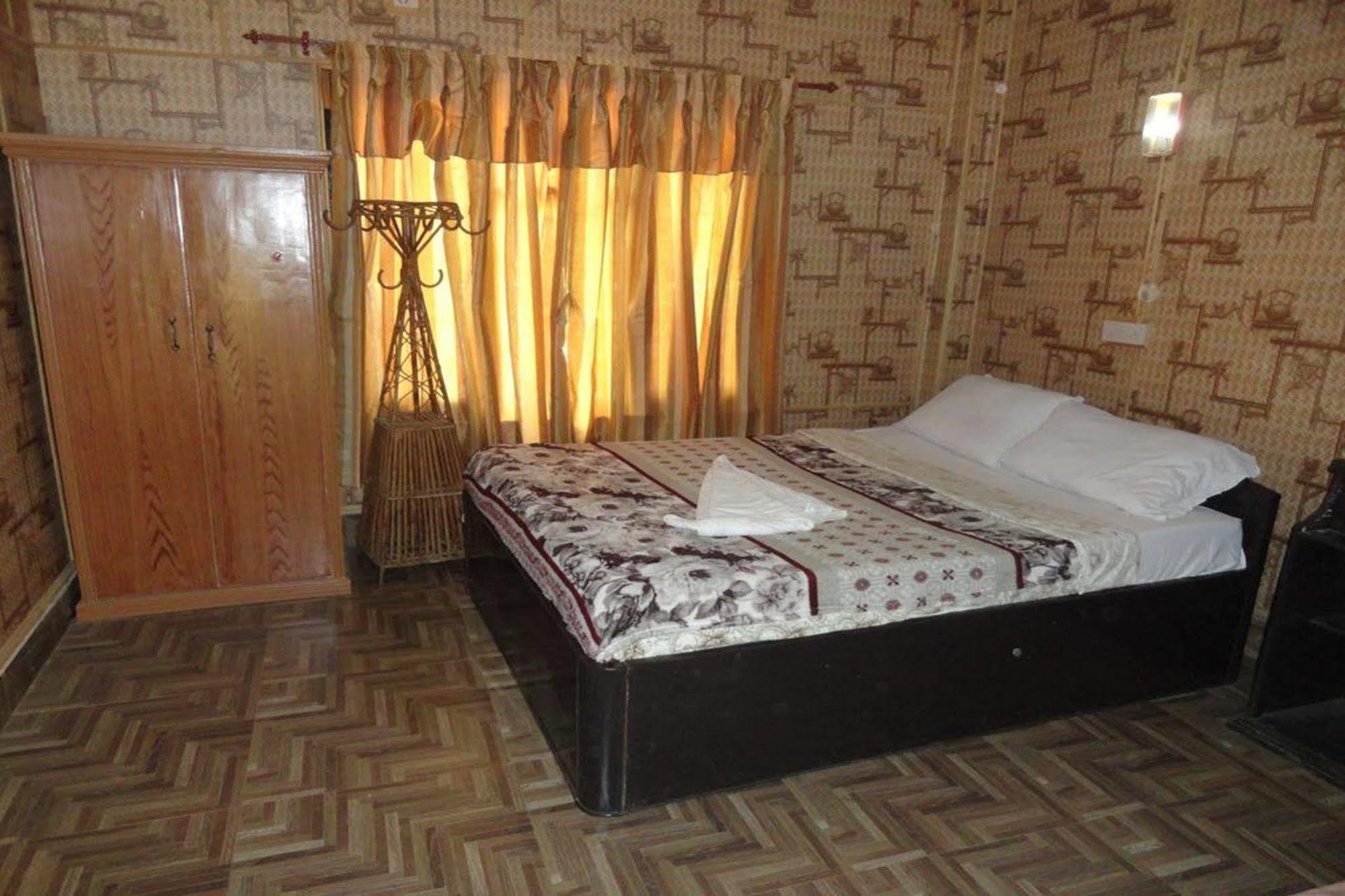 Chitwan Adventure Resort Sauraha Εξωτερικό φωτογραφία