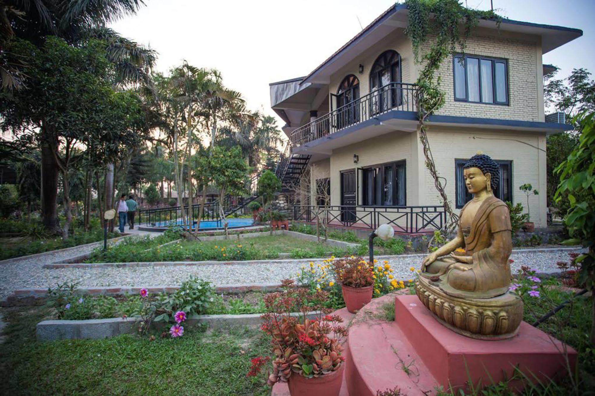 Chitwan Adventure Resort Sauraha Εξωτερικό φωτογραφία