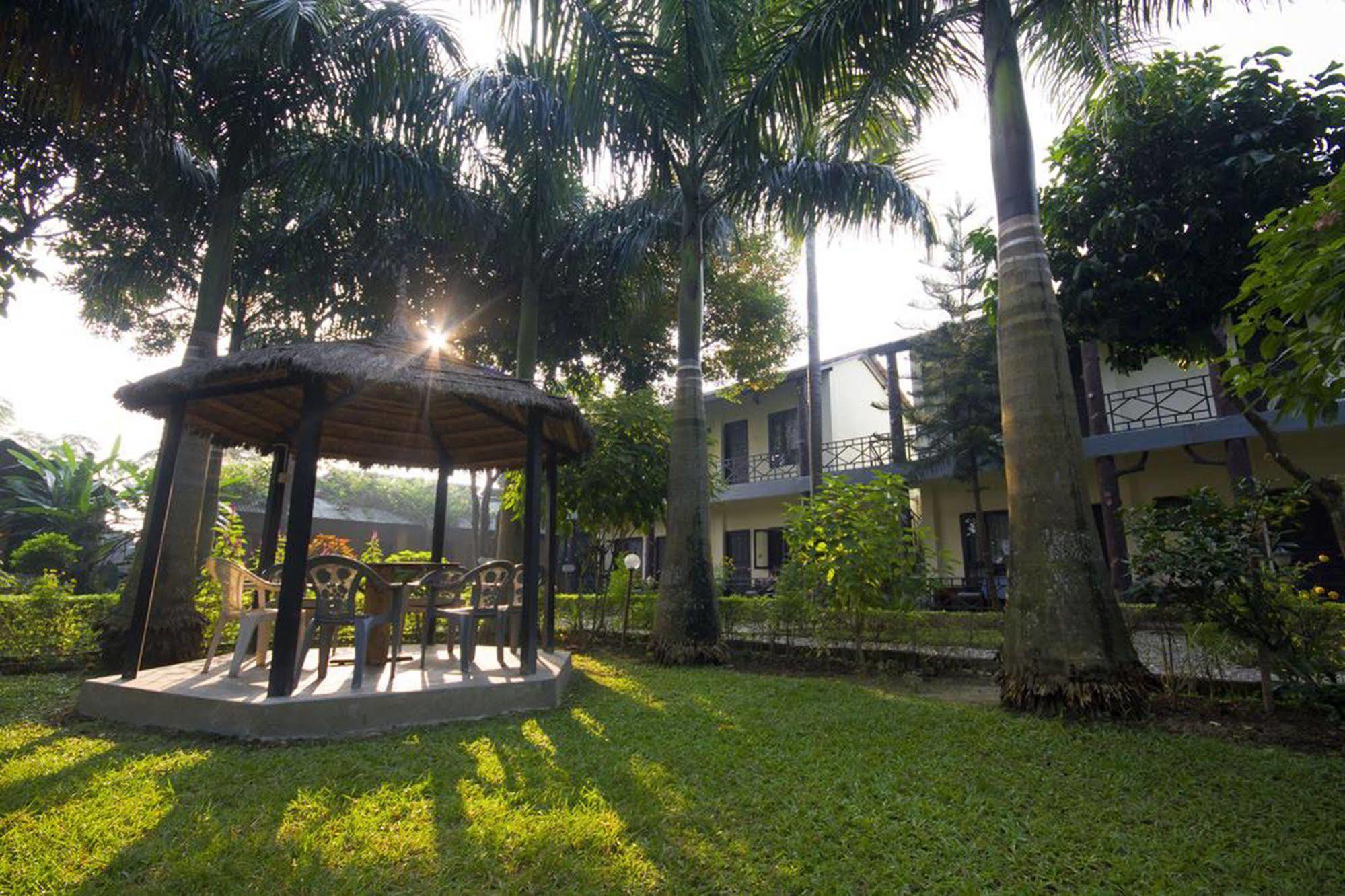 Chitwan Adventure Resort Sauraha Εξωτερικό φωτογραφία