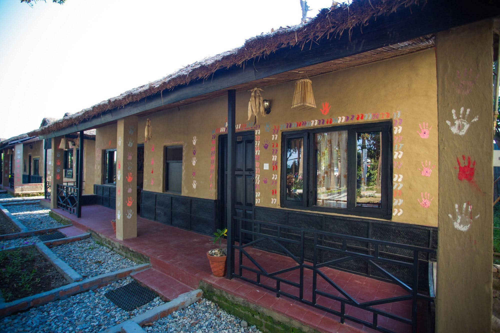 Chitwan Adventure Resort Sauraha Εξωτερικό φωτογραφία