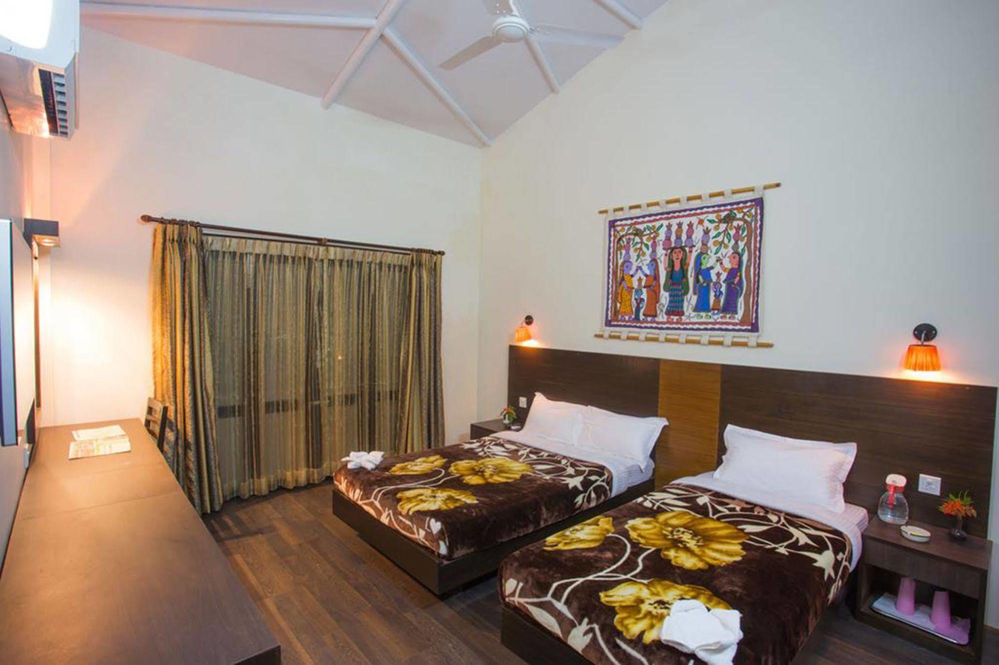 Chitwan Adventure Resort Sauraha Εξωτερικό φωτογραφία