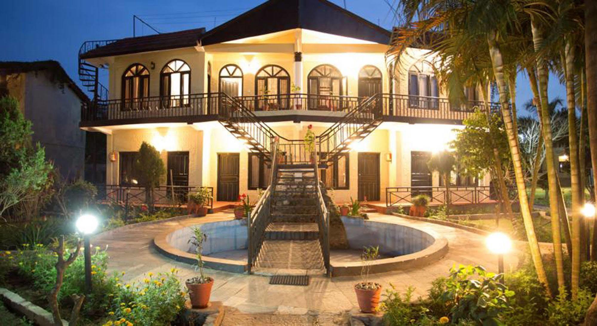 Chitwan Adventure Resort Sauraha Εξωτερικό φωτογραφία